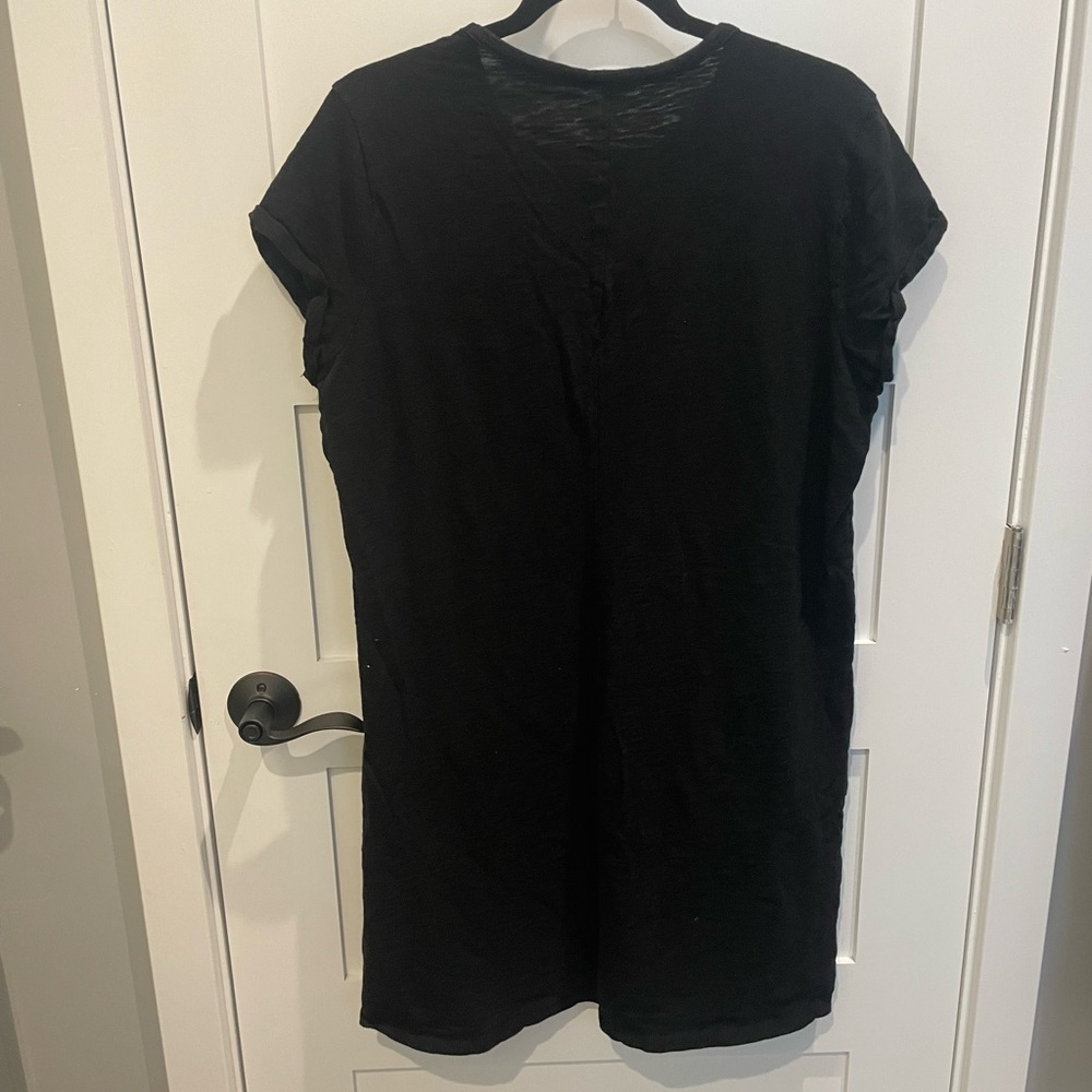 GAP Black Short Sleeve Tee with Logo Tag - Picture 4 of 4